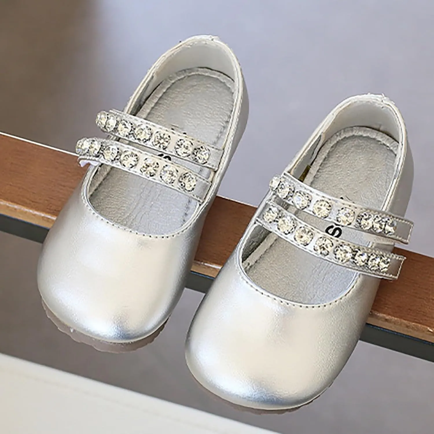 Girls Leather Flat𝐬 Mary Jane Dress Shoes with Pearl Strap Kids Wedding Part𝐲 School 𝗨niform 𝗠occasins Shoes