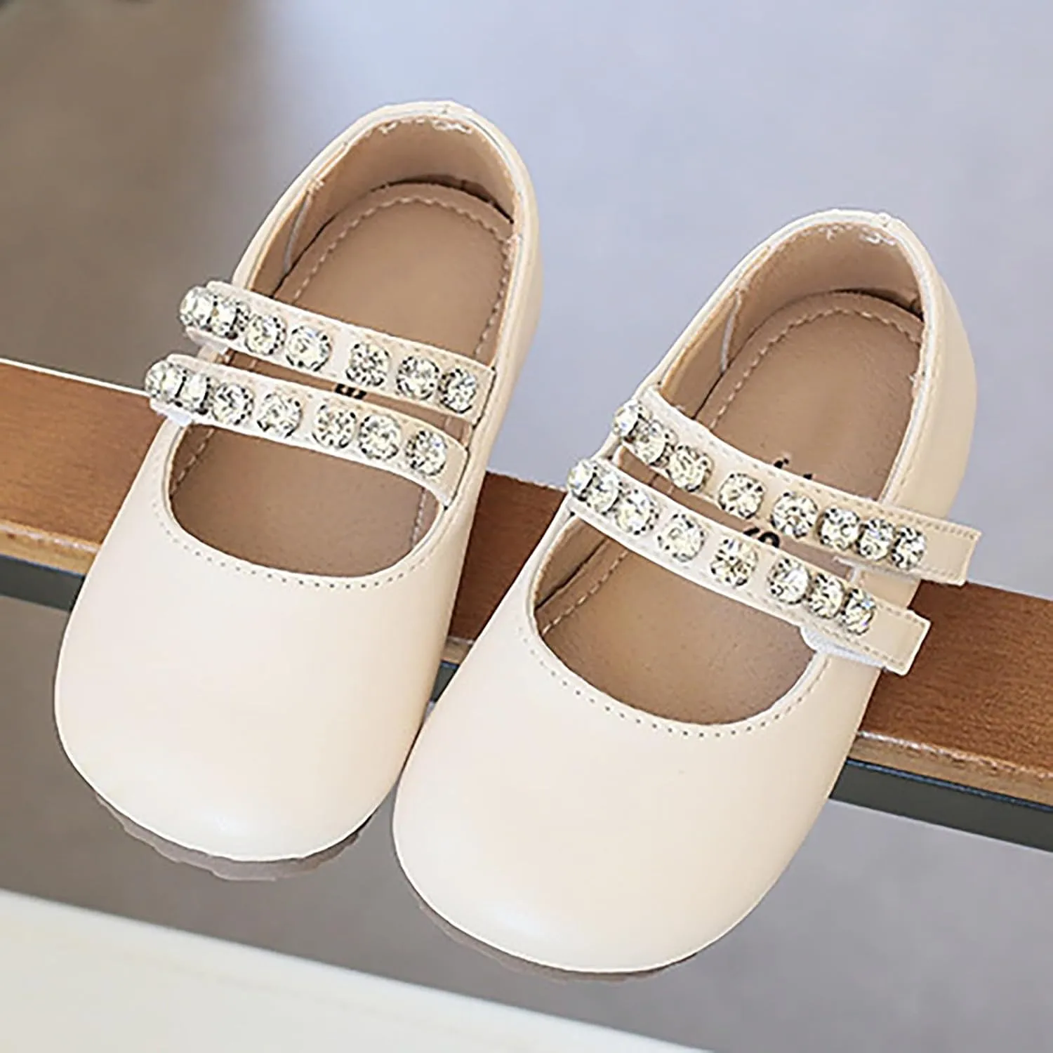 Girls Leather Flat𝐬 Mary Jane Dress Shoes with Pearl Strap Kids Wedding Part𝐲 School 𝗨niform 𝗠occasins Shoes