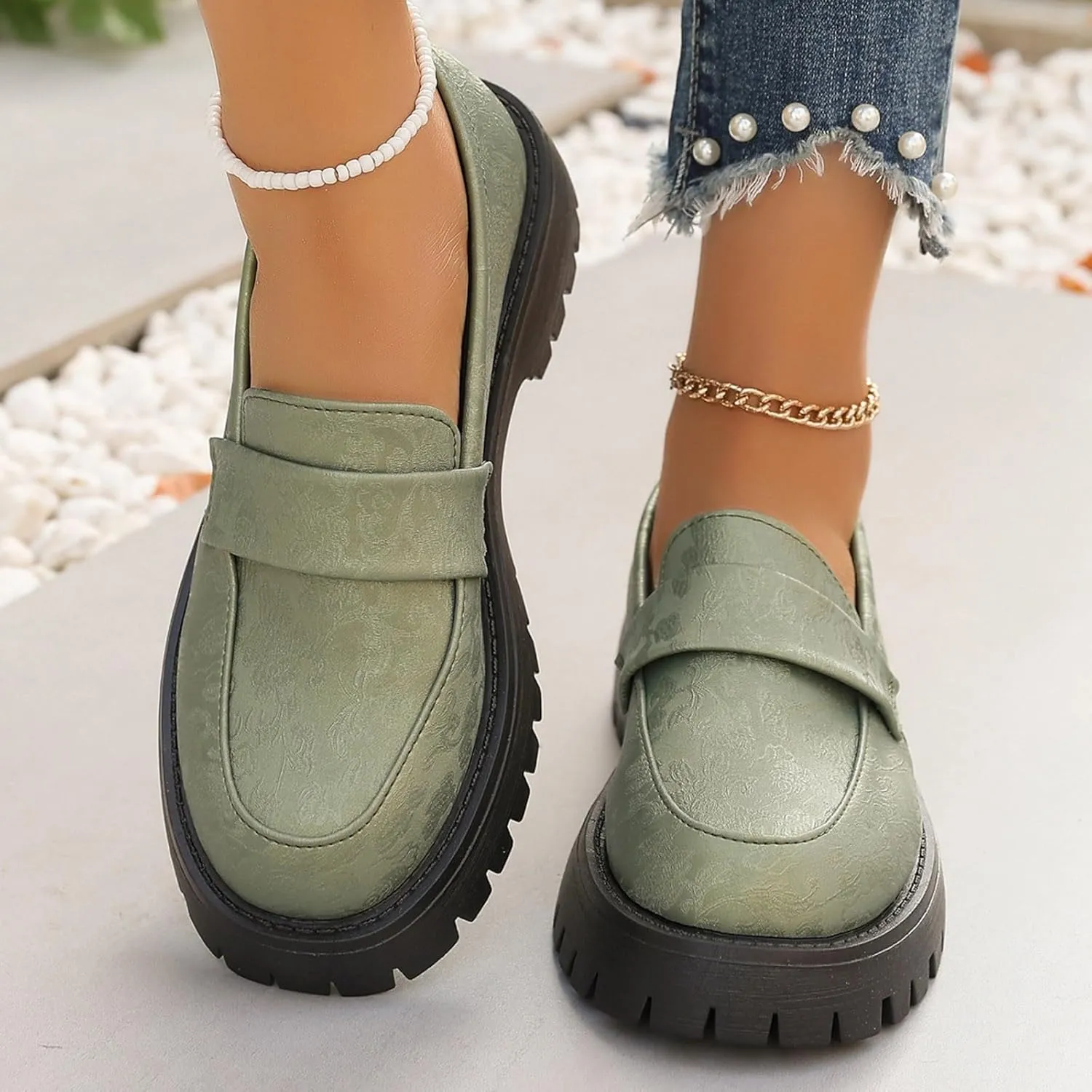 Platform Loafers for Women Hands Free Slip-on Cushioned Footbed Low Top Classic Casual Boat Shoes Ladies Jogging Tennis Sneakers Breathable Comfy Lightweight Walking Shoe for Daily Wear