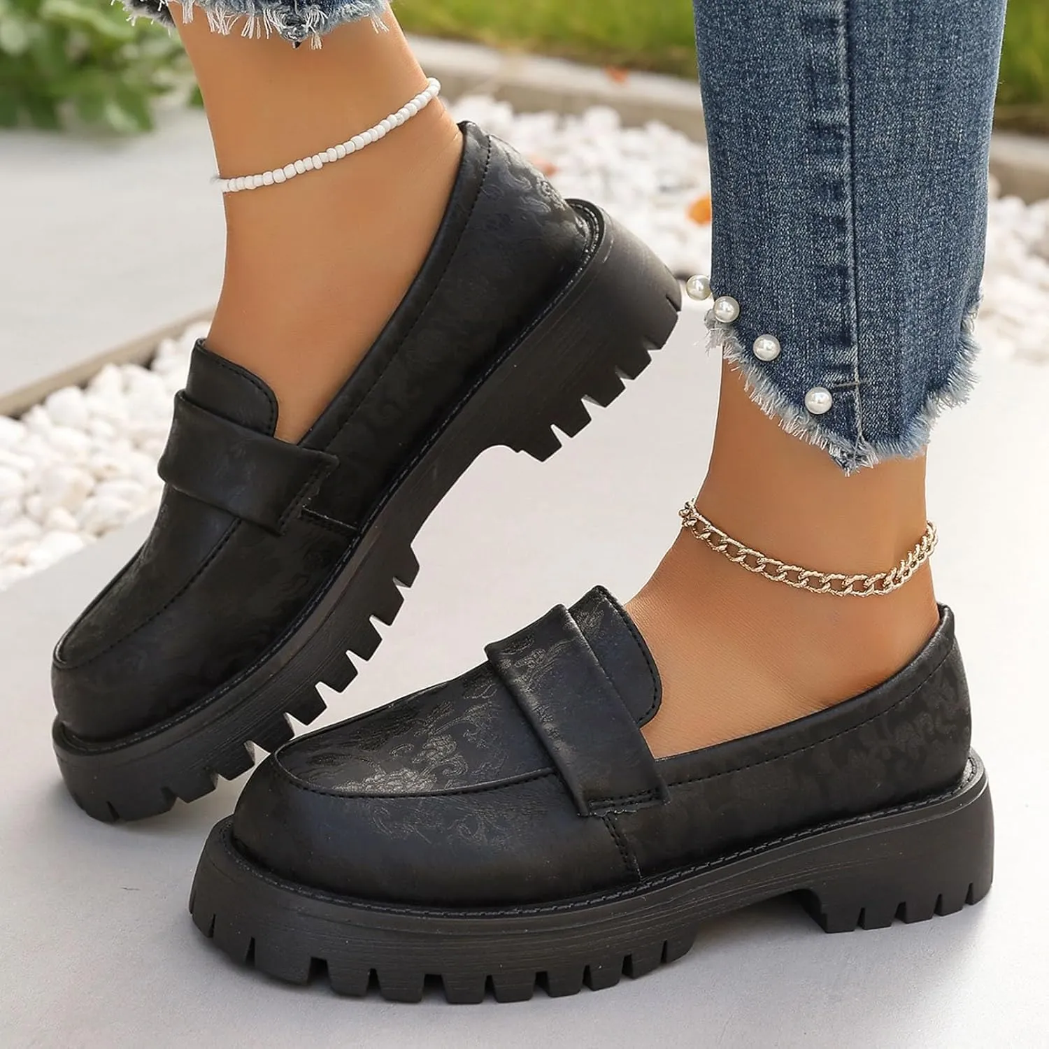 Platform Loafers for Women Hands Free Slip-on Cushioned Footbed Low Top Classic Casual Boat Shoes Ladies Jogging Tennis Sneakers Breathable Comfy Lightweight Walking Shoe for Daily Wear