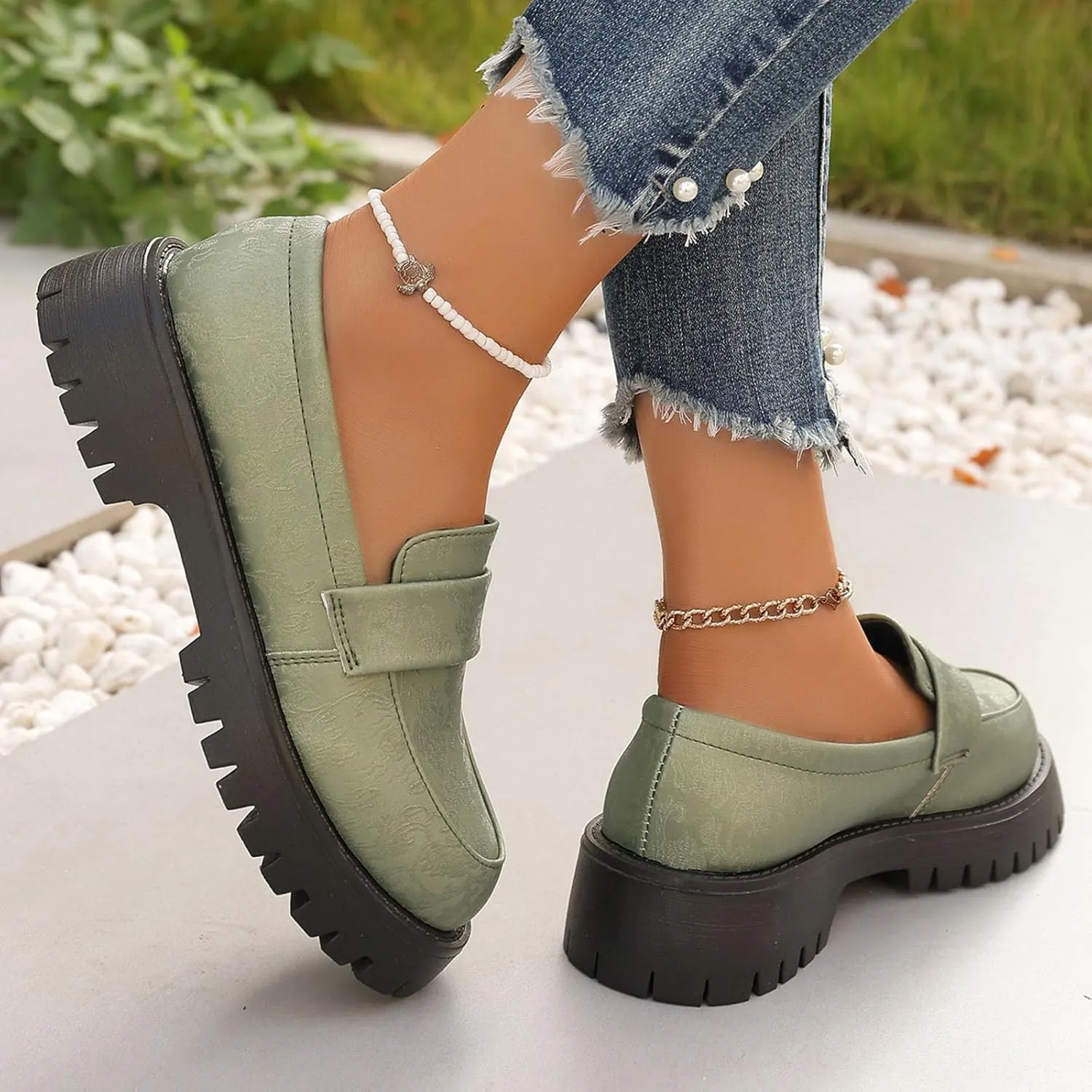 Platform Loafers for Women Hands Free Slip-on Cushioned Footbed Low Top Classic Casual Boat Shoes Ladies Jogging Tennis Sneakers Breathable Comfy Lightweight Walking Shoe for Daily Wear