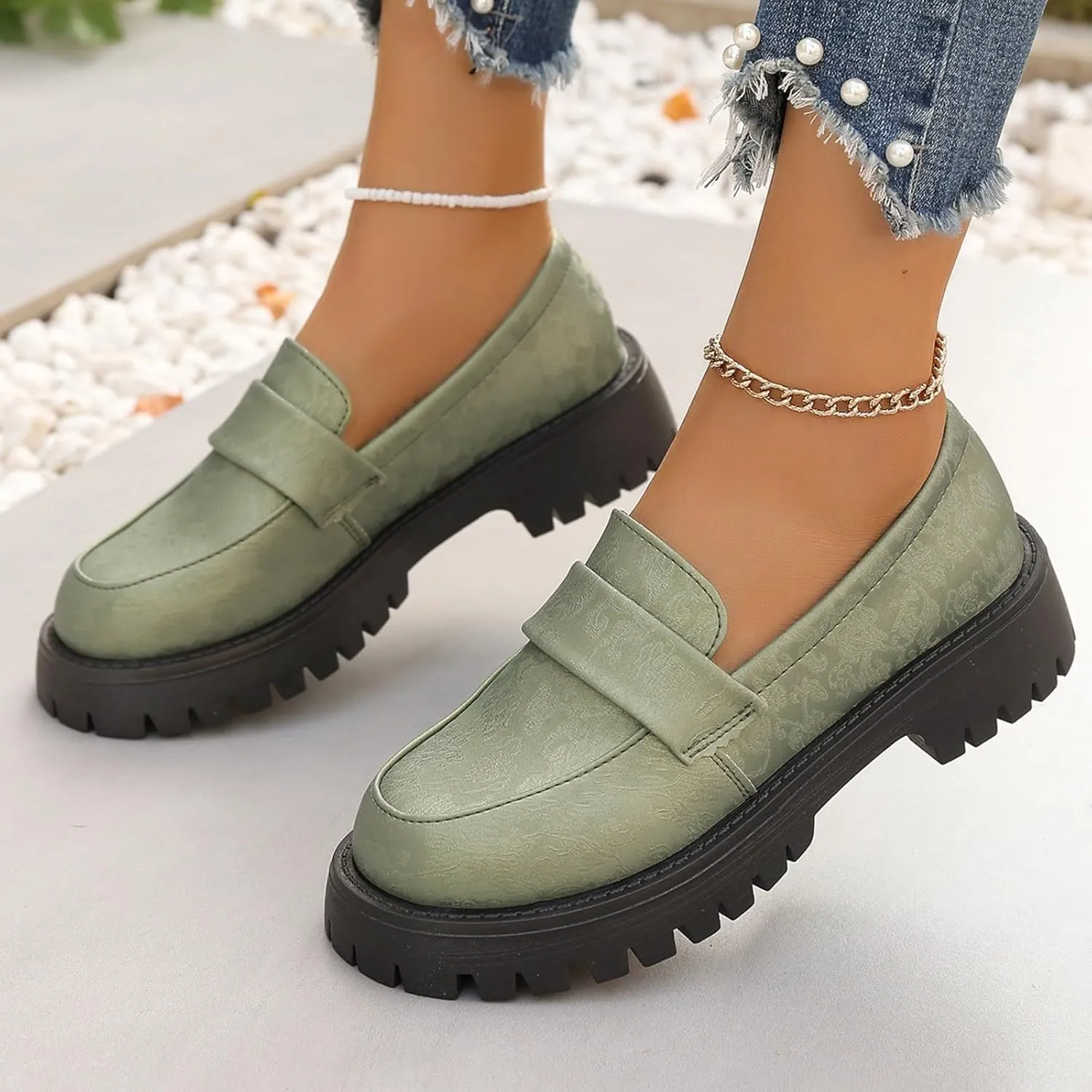 Platform Loafers for Women Hands Free Slip-on Cushioned Footbed Low Top Classic Casual Boat Shoes Ladies Jogging Tennis Sneakers Breathable Comfy Lightweight Walking Shoe for Daily Wear
