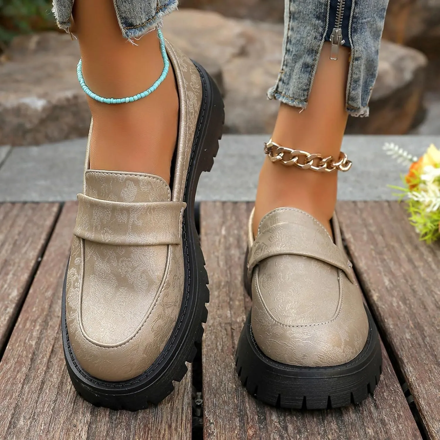 Platform Loafers for Women Hands Free Slip-on Cushioned Footbed Low Top Classic Casual Boat Shoes Ladies Jogging Tennis Sneakers Breathable Comfy Lightweight Walking Shoe for Daily Wear